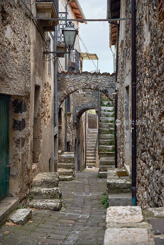 Castelvecchio Calvisio小巷，Abruzzi意大利